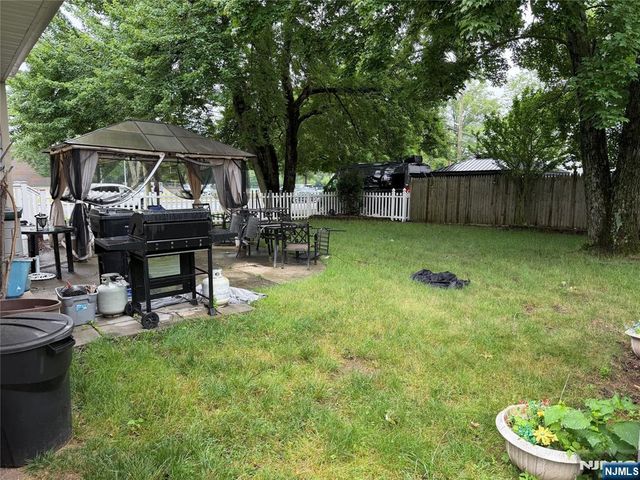 208 Lawrence Drive, Paramus, NJ 07652