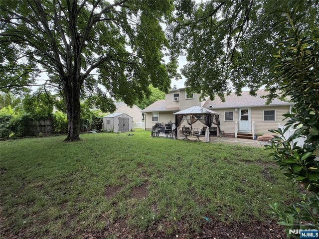 208 Lawrence Drive, Paramus, NJ 07652