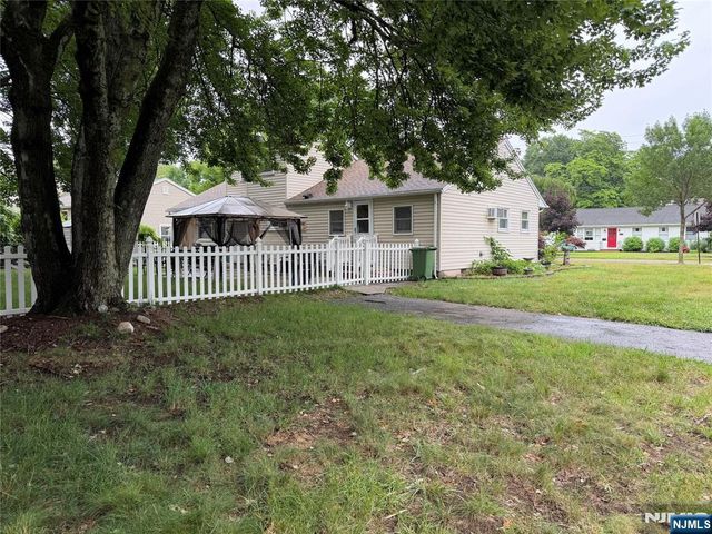208 Lawrence Drive, Paramus, NJ 07652