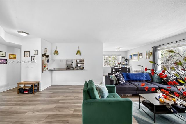 365 SW 86th Ave 201, Pembroke Pines, FL 33025