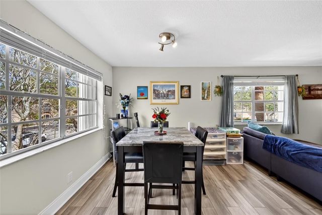 365 SW 86th Ave 201, Pembroke Pines, FL 33025