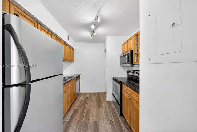 365 SW 86th Ave 201, Pembroke Pines, FL 33025