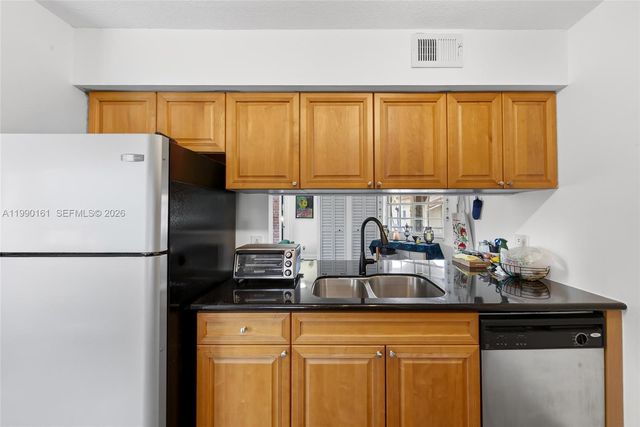 365 SW 86th Ave 201, Pembroke Pines, FL 33025