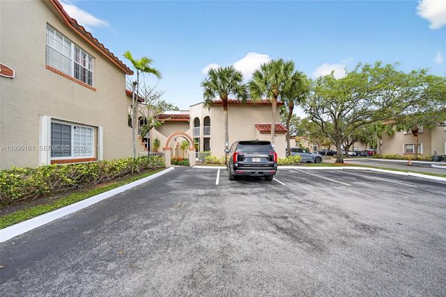 365 SW 86th Ave 201, Pembroke Pines, FL 33025