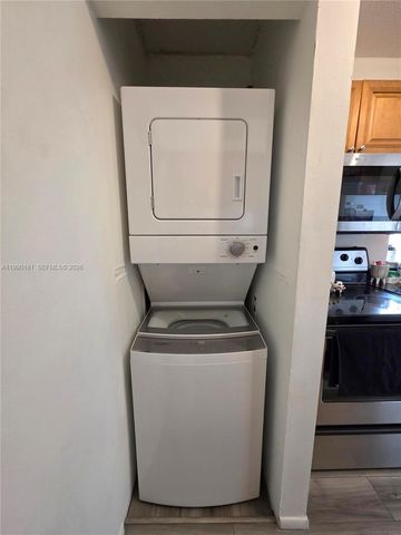 365 SW 86th Ave 201, Pembroke Pines, FL 33025