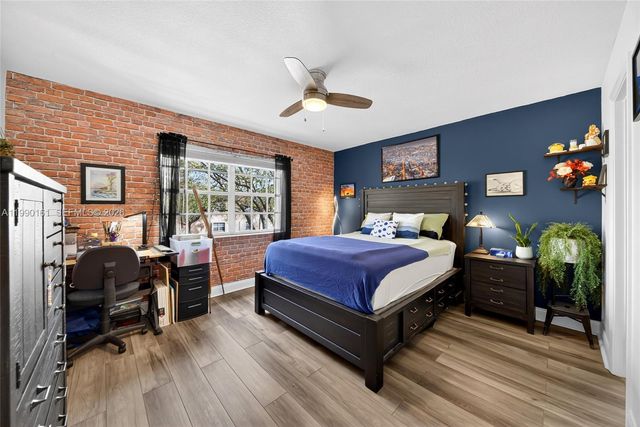 365 SW 86th Ave 201, Pembroke Pines, FL 33025