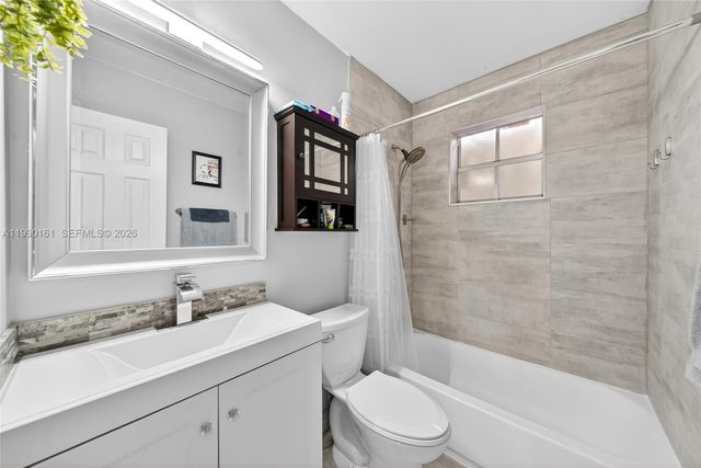 365 SW 86th Ave 201, Pembroke Pines, FL 33025