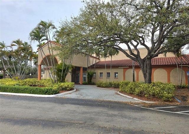 365 SW 86th Ave 201, Pembroke Pines, FL 33025