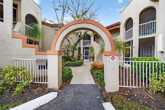 365 SW 86th Ave 201, Pembroke Pines, FL 33025