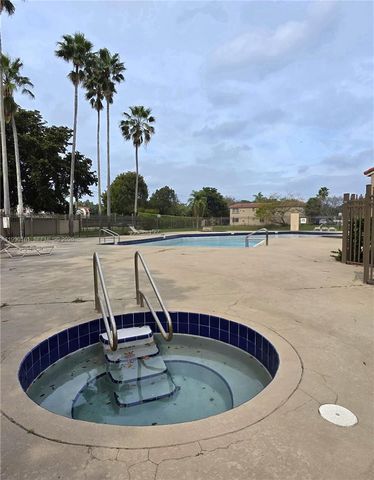 365 SW 86th Ave 201, Pembroke Pines, FL 33025