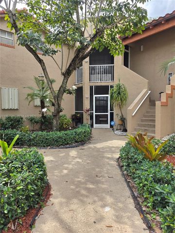 365 SW 86th Ave 201, Pembroke Pines, FL 33025