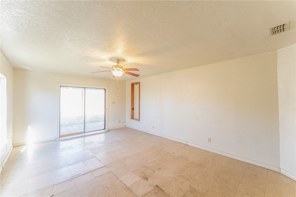 4613 Kirkwood Dr, Corpus Christi, TX 78415 — photo 5