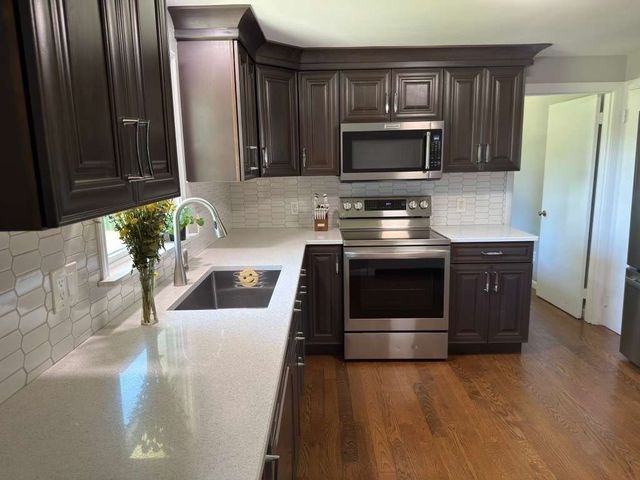 91 Pleasant St, Northborough, MA 01532