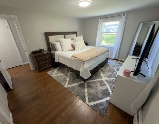 91 Pleasant St, Northborough, MA 01532