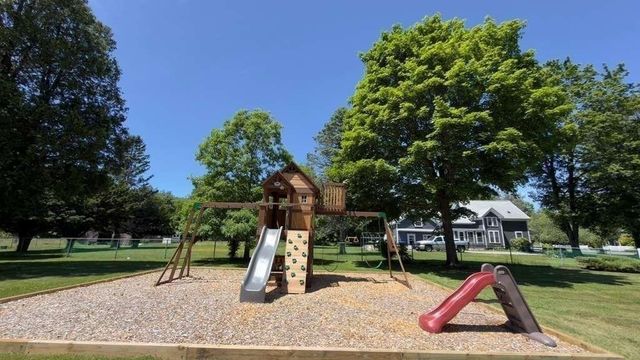 91 Pleasant St, Northborough, MA 01532