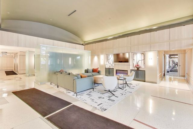 933 W Van Buren Street 304, Chicago, IL 60607