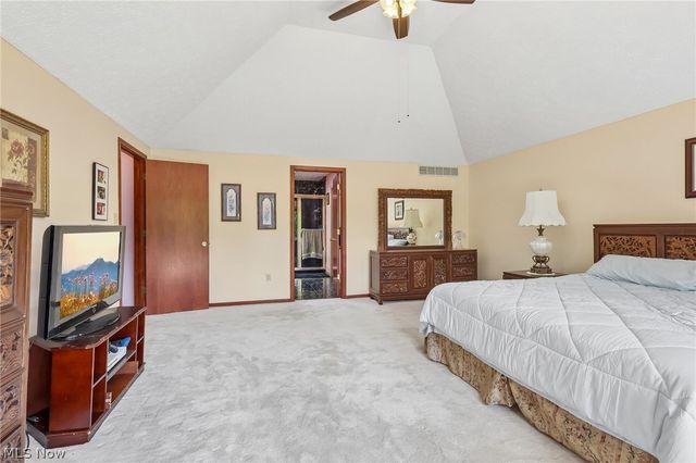 10037 Jamestown Drive, North Royalton, OH 44133