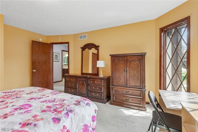 10037 Jamestown Drive, North Royalton, OH 44133