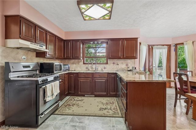 10037 Jamestown Drive, North Royalton, OH 44133