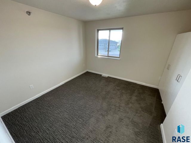 9308 W 32nd St Street 2, Sioux Falls, SD 57106