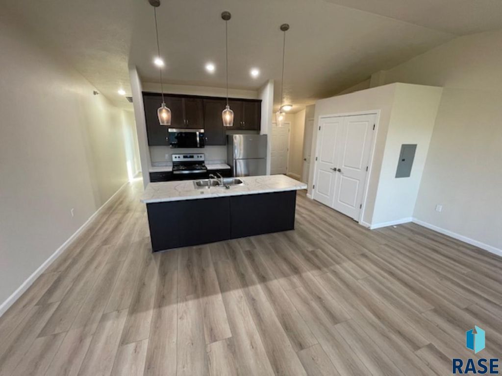 9308 W 32nd St Street 2, Sioux Falls, SD 57106