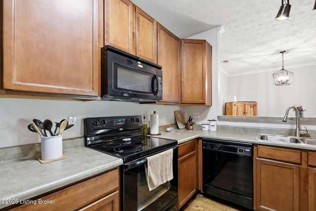 2704 Bradford Commons Dr 103, Louisville, KY 40299