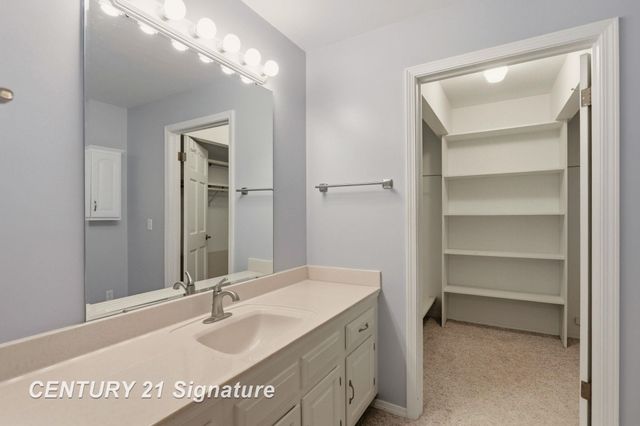 719 Kennely Road, Saginaw Twp, MI 48609