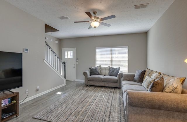 2110 Oak Dr, Murfreesboro, TN 37128