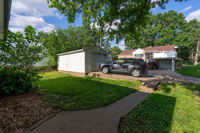 2415 Glen Place, Davenport, IA 52804