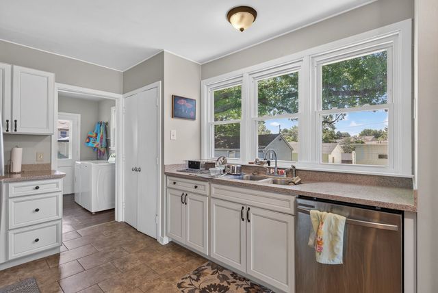 2415 Glen Place, Davenport, IA 52804