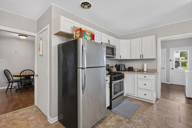 2415 Glen Place, Davenport, IA 52804