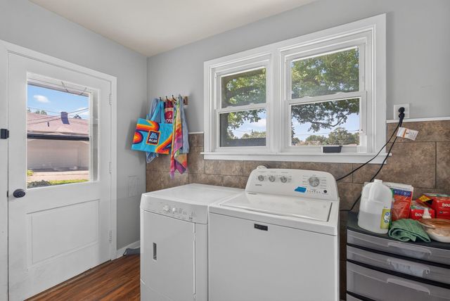 2415 Glen Place, Davenport, IA 52804