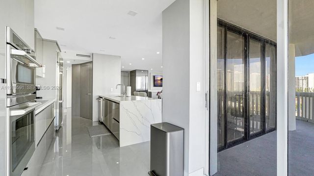 1000 E Island Blvd 1004, Aventura, FL 33160