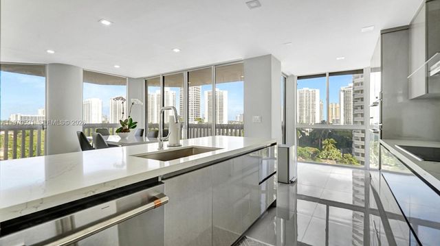 1000 E Island Blvd 1004, Aventura, FL 33160