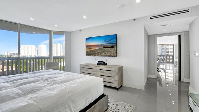 1000 E Island Blvd 1004, Aventura, FL 33160