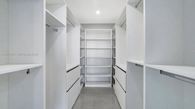 1000 E Island Blvd 1004, Aventura, FL 33160