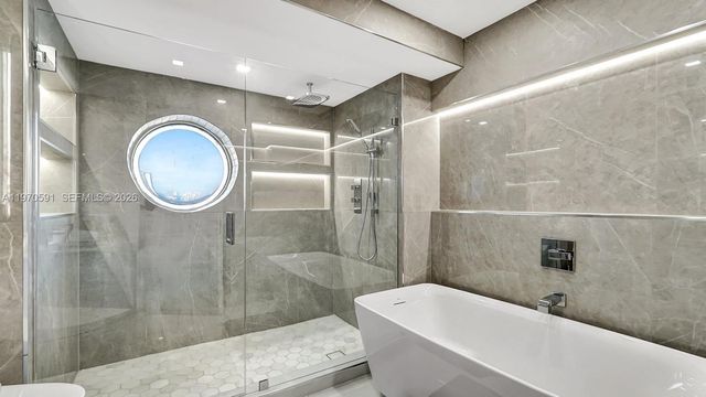 1000 E Island Blvd 1004, Aventura, FL 33160