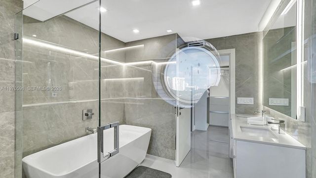 1000 E Island Blvd 1004, Aventura, FL 33160