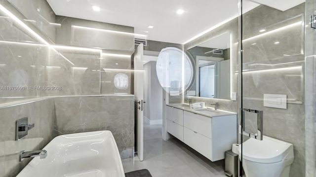 1000 E Island Blvd 1004, Aventura, FL 33160