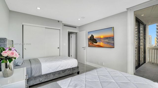 1000 E Island Blvd 1004, Aventura, FL 33160