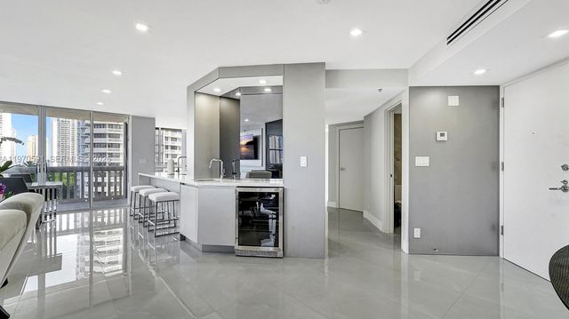 1000 E Island Blvd 1004, Aventura, FL 33160