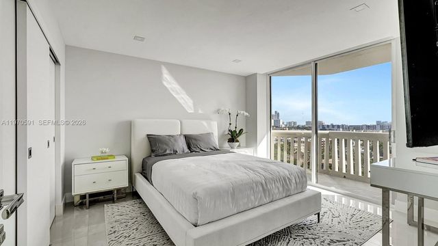 1000 E Island Blvd 1004, Aventura, FL 33160