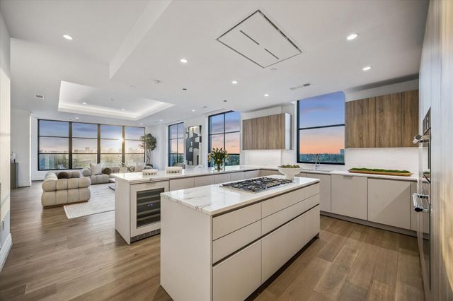 2323 San Felipe Street 901, Houston, TX 77019