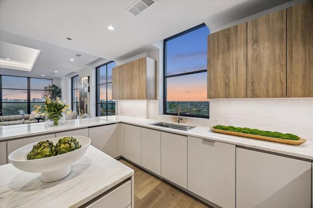 2323 San Felipe Street 901, Houston, TX 77019