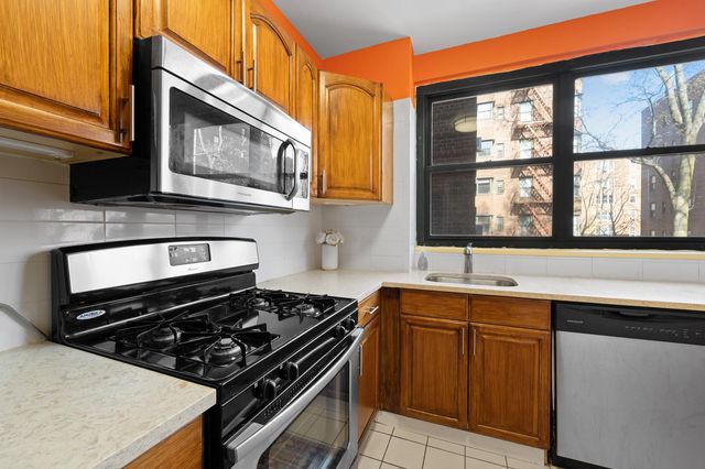 7810 34th Ave Apt 3B, New York City, NY 11372