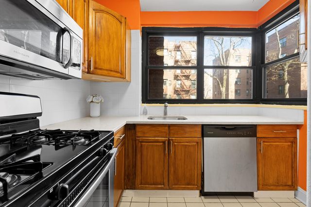 7810 34th Ave Apt 3B, New York City, NY 11372