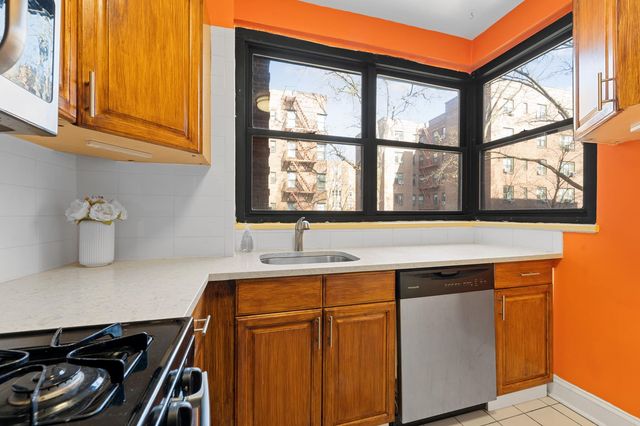 7810 34th Ave Apt 3B, New York City, NY 11372