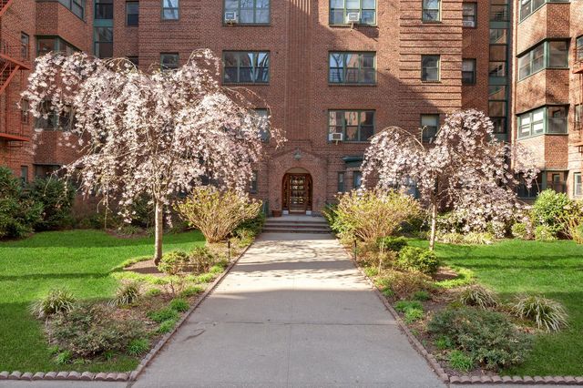 7810 34th Ave Apt 3B, New York City, NY 11372