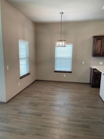 421 Compass Drive, Yukon, OK 73099