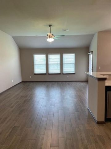 421 Compass Drive, Yukon, OK 73099